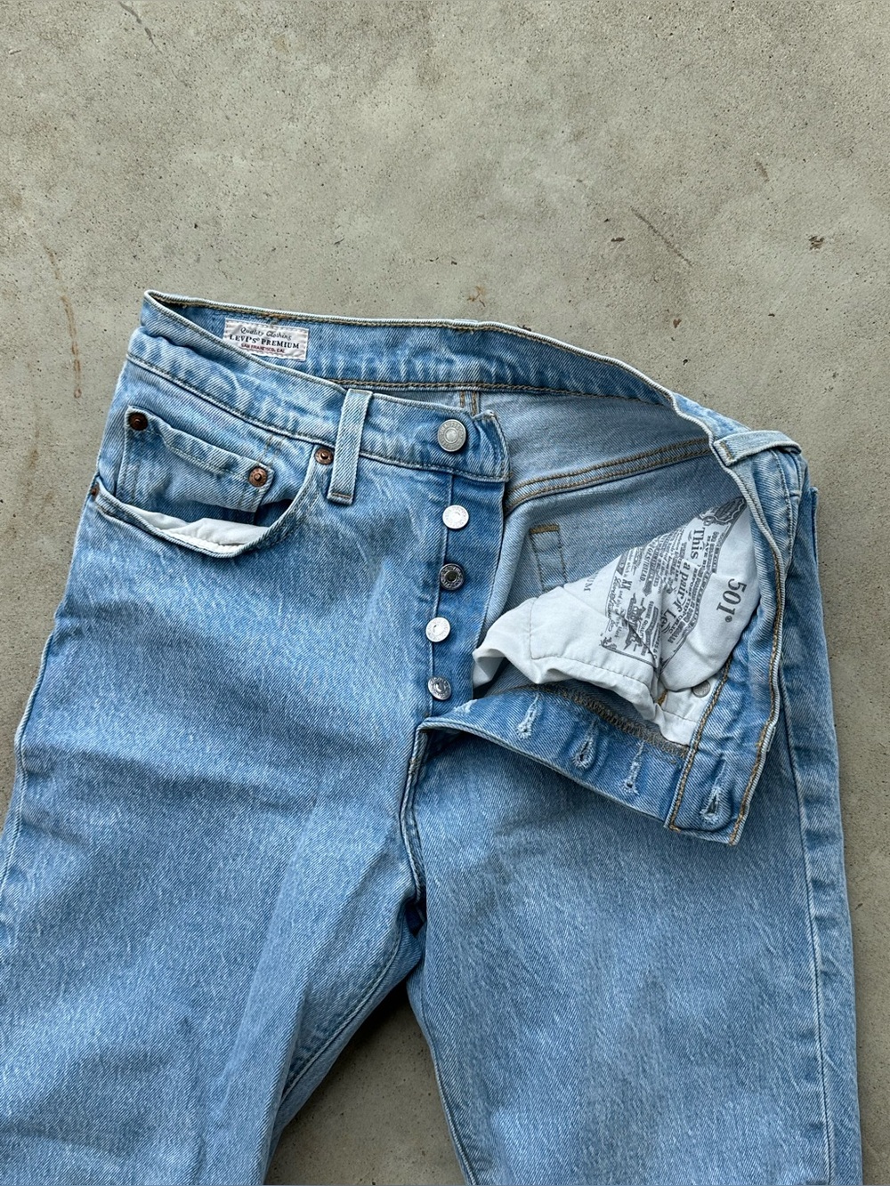 Levi’s premium 501 Original Fit straight leg jeans | W26 L26